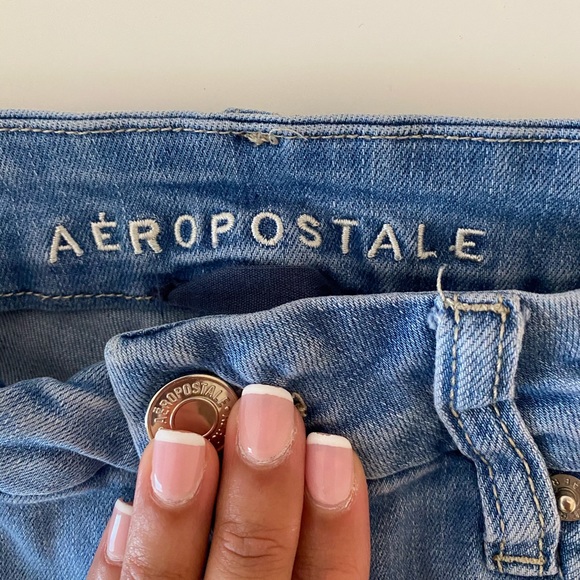 AEROPOSTALE LIGHT WASH SKINNY JEANS (SIZE 6) - Picture 3 of 6
